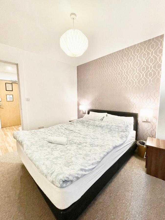 Lovely 2 - Bedroom Condo In Manchester City Centre Экстерьер фото